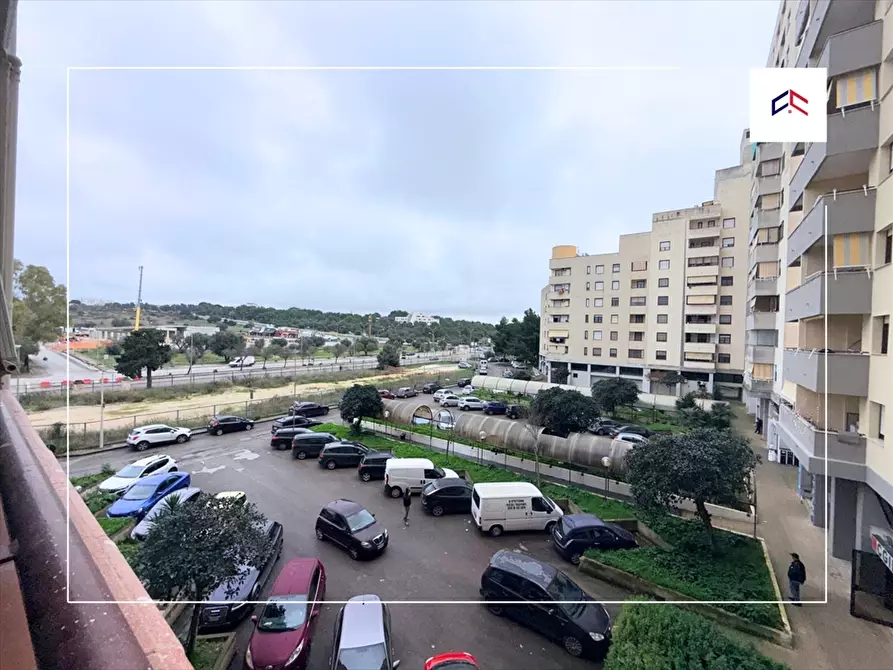 Immagine 2 di Appartamento in vendita  in piazza pertini 15 a Taranto