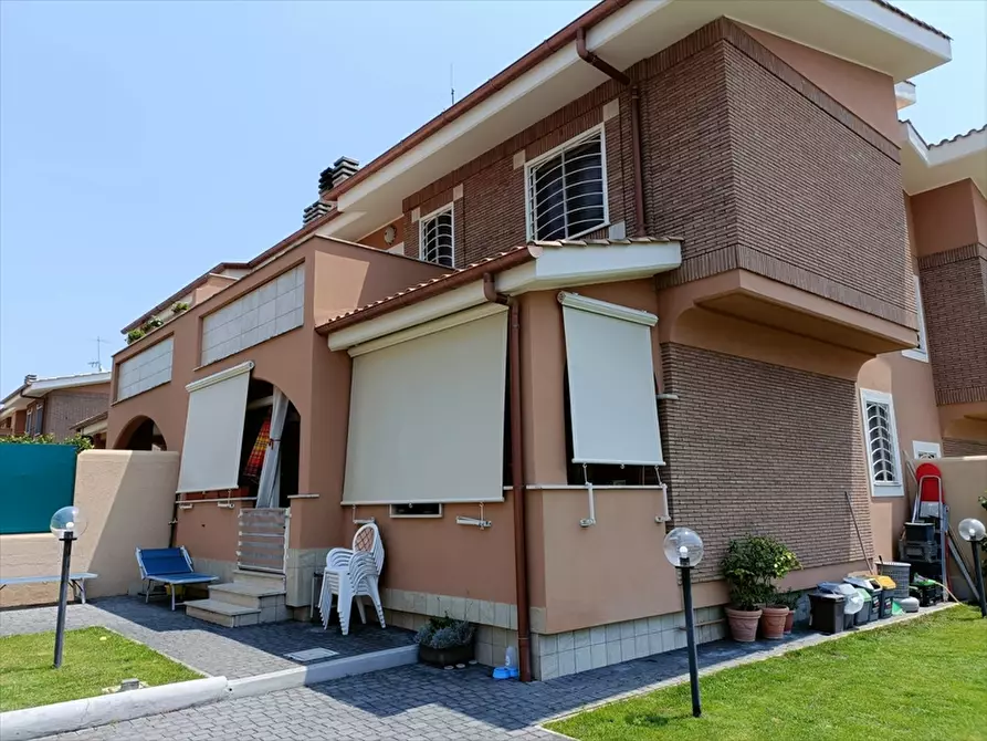 Immagine 1 di Villa in vendita  in via primiero a Anzio