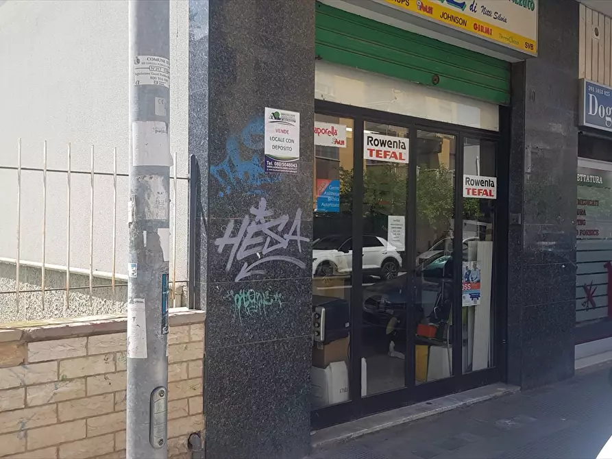 Immagine 3 di Locale commerciale in vendita  in Via Papa Benedetto XIII, 30 a Bari
