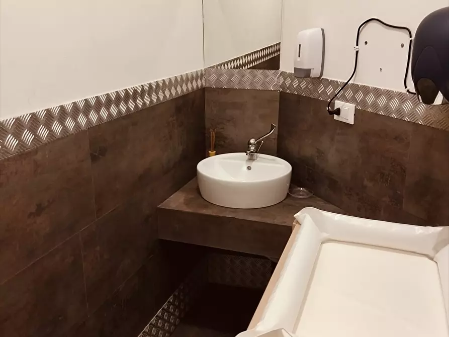 Immagine 4 di Attività commerciale in vendita  in Via Marconi a Pescara