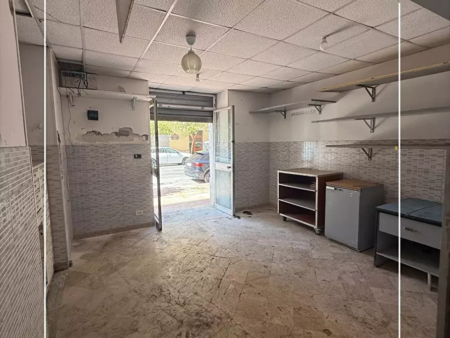 Immagine 3 di Laboratorio in vendita  in via oberdan 73 a Taranto