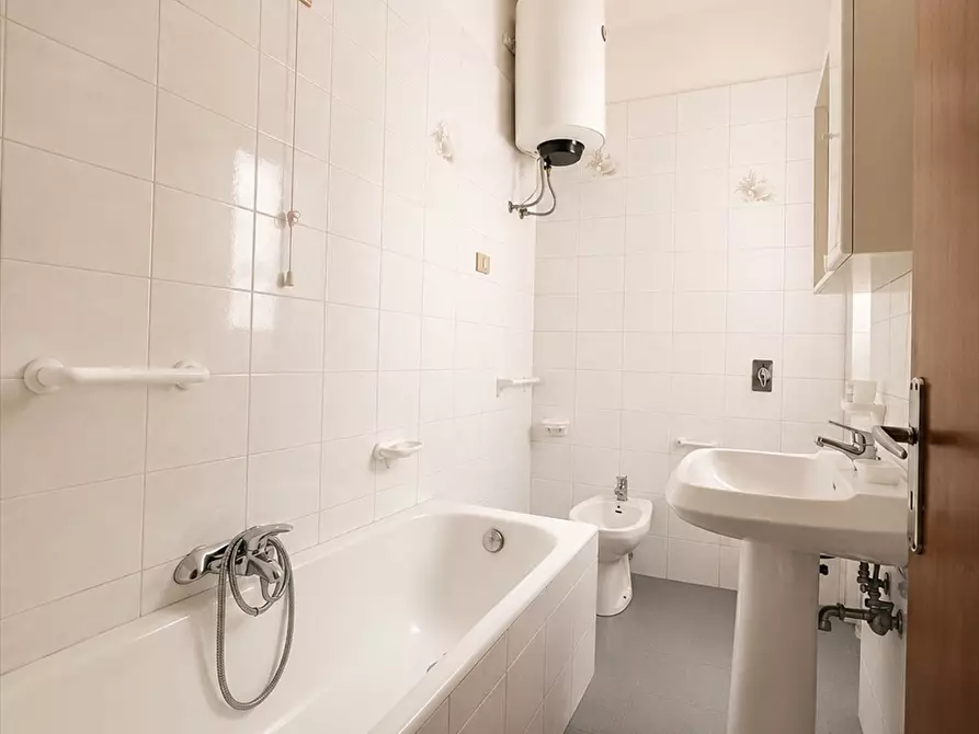 Immagine 14 di Appartamento in vendita  in via principe amedeo 146 a Taranto