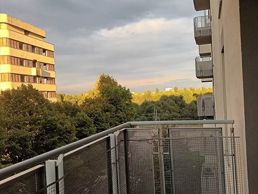 Immagine 23 di Appartamento in affitto  in via Senigallia 9 a Milano