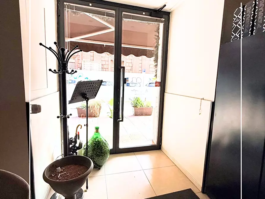 Immagine 3 di Locale commerciale in vendita  in CORSO UMBERTO 51 a Taranto