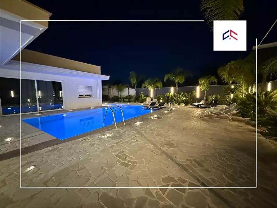 Immagine 4 di Villa in vendita  a Taranto