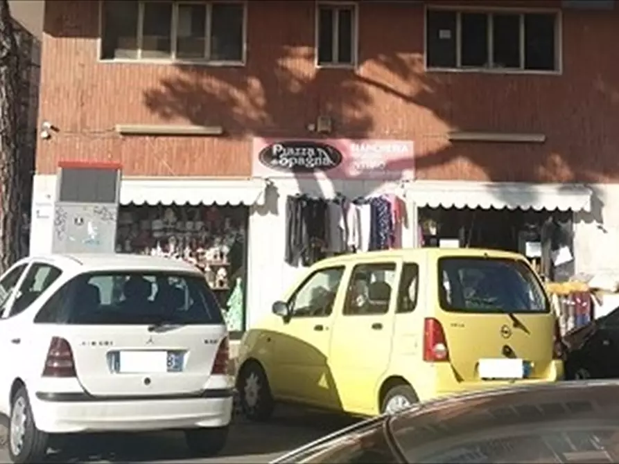 Immagine 1 di Negozio in affitto  a Pescara