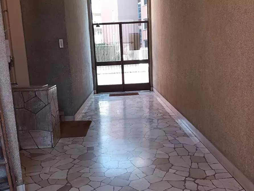 Immagine 28 di Negozio in vendita  a Milano