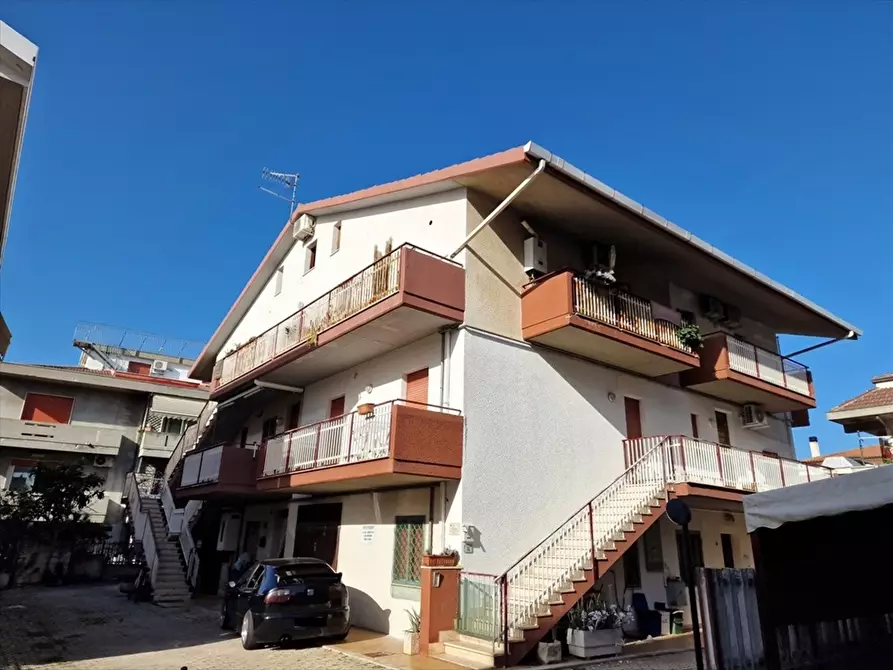 Immagine 1 di Appartamento in vendita  in Via Fratelli Bandiera a Silvi