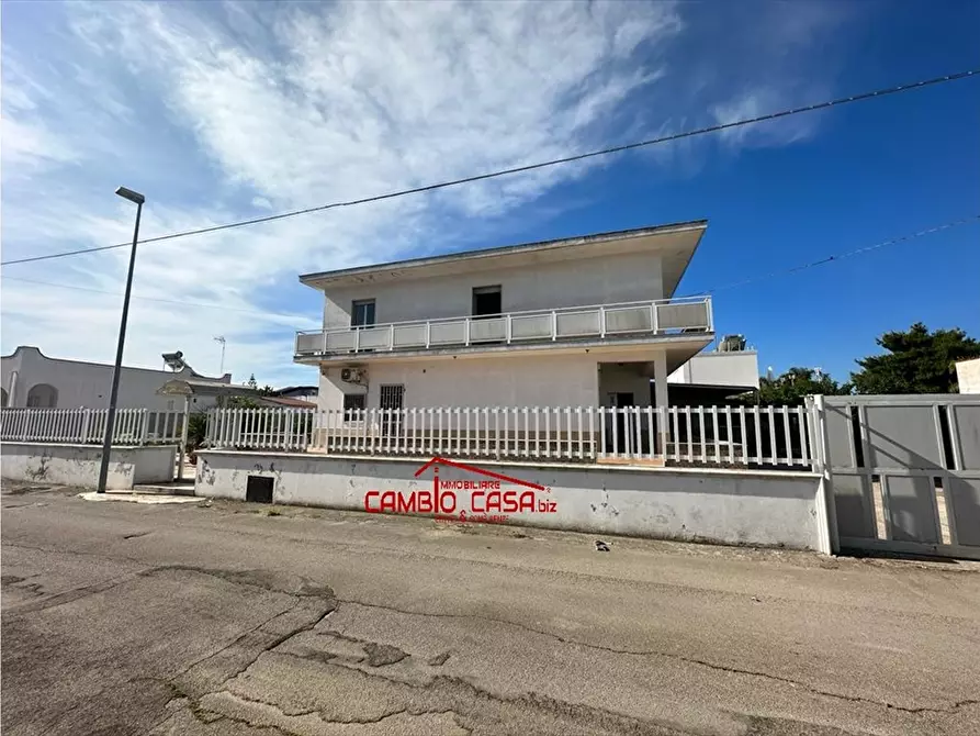 Immagine 1 di Villa in vendita  in VIA ARANCI 203 a Leporano