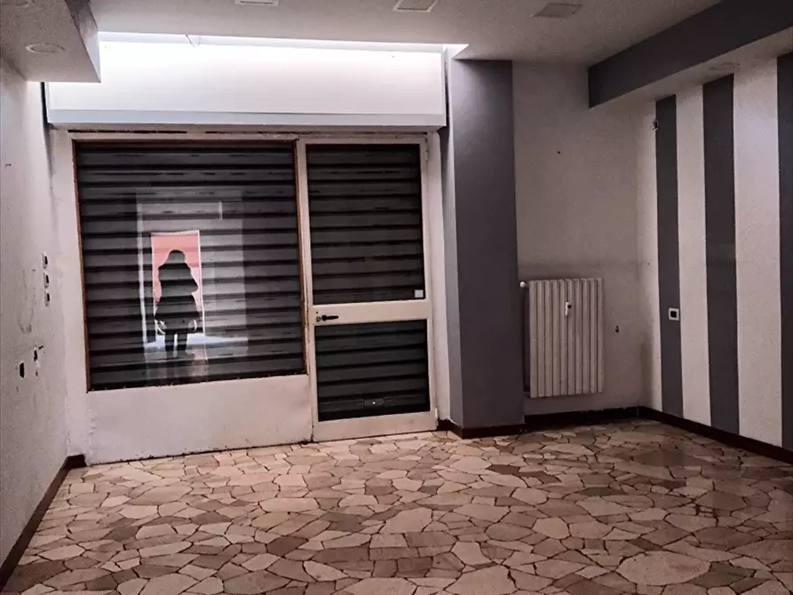Immagine 3 di Negozio in vendita  a Milano
