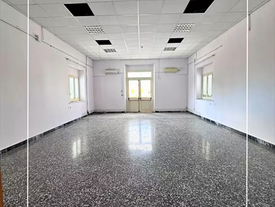 Immagine 21 di Villa in affitto  in corsi vittorio emanuele 144 a Statte
