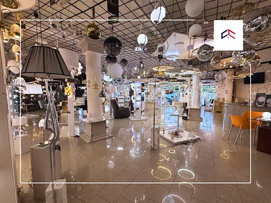 Immagine 9 di Locale commerciale in vendita  in contrada baronia a San Giorgio Ionico