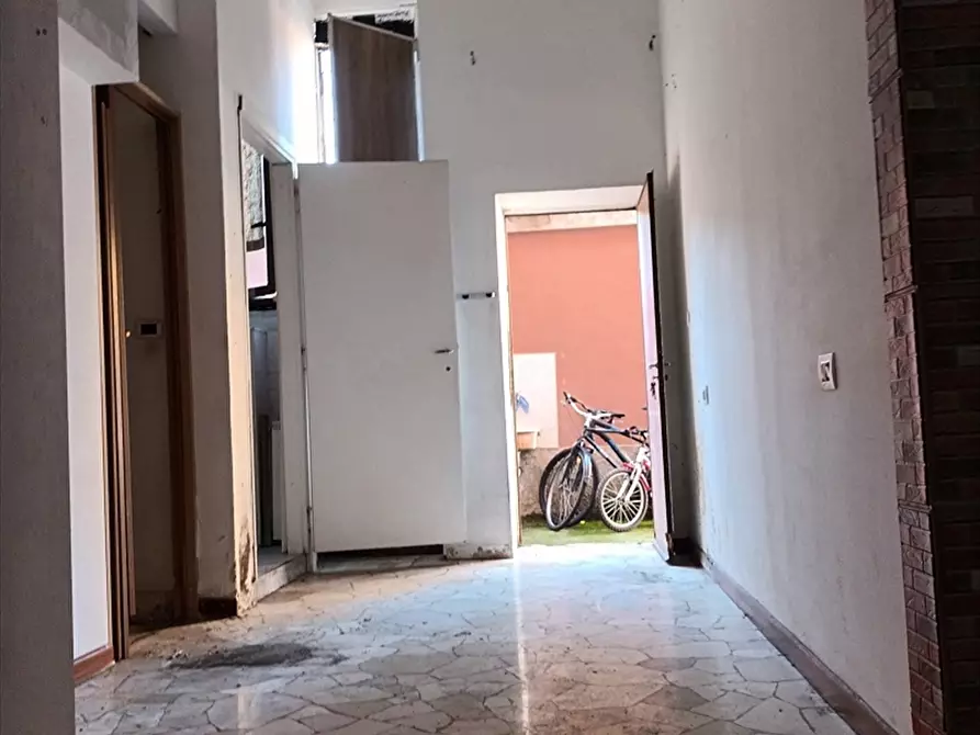 Immagine 12 di Negozio in vendita  a Milano