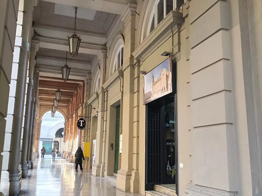 Immagine 1 di Locale commerciale in vendita  in corso marrucino a Chieti