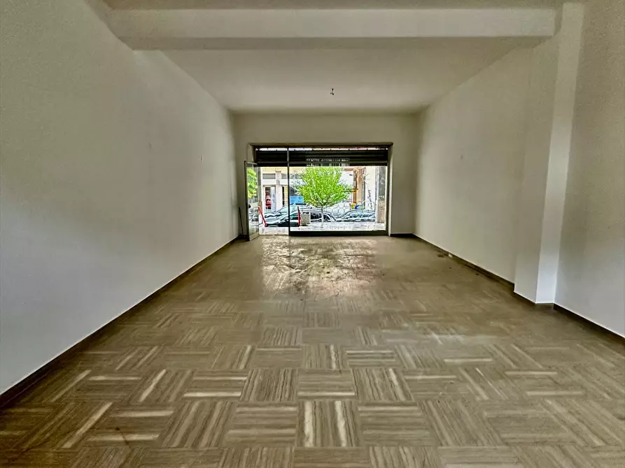 Immagine 3 di Negozio in vendita  in Via Torquato Scaraviglia n. 47 a Chieti