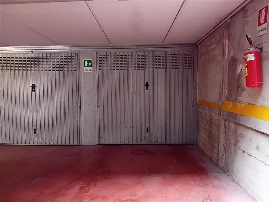 Immagine 12 di Box auto in vendita  in via Franco Faccio 20 a Milano