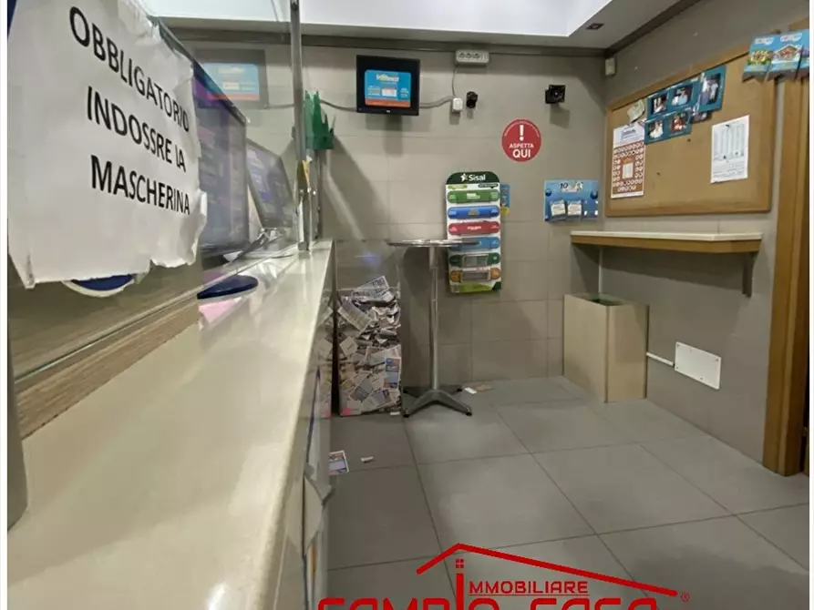 Immagine 6 di Tabaccheria in vendita  a Taranto