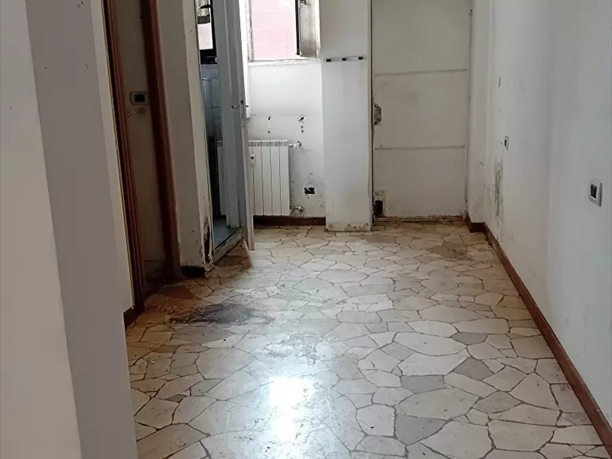 Immagine 30 di Negozio in vendita  a Milano