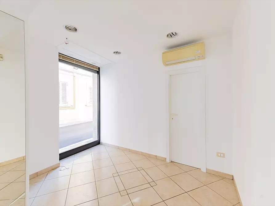 Immagine 9 di Locale commerciale in affitto  in Via Arniense a Chieti