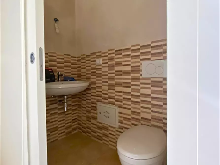 Immagine 11 di Box auto in vendita  in via anfiteatro 17 a Taranto