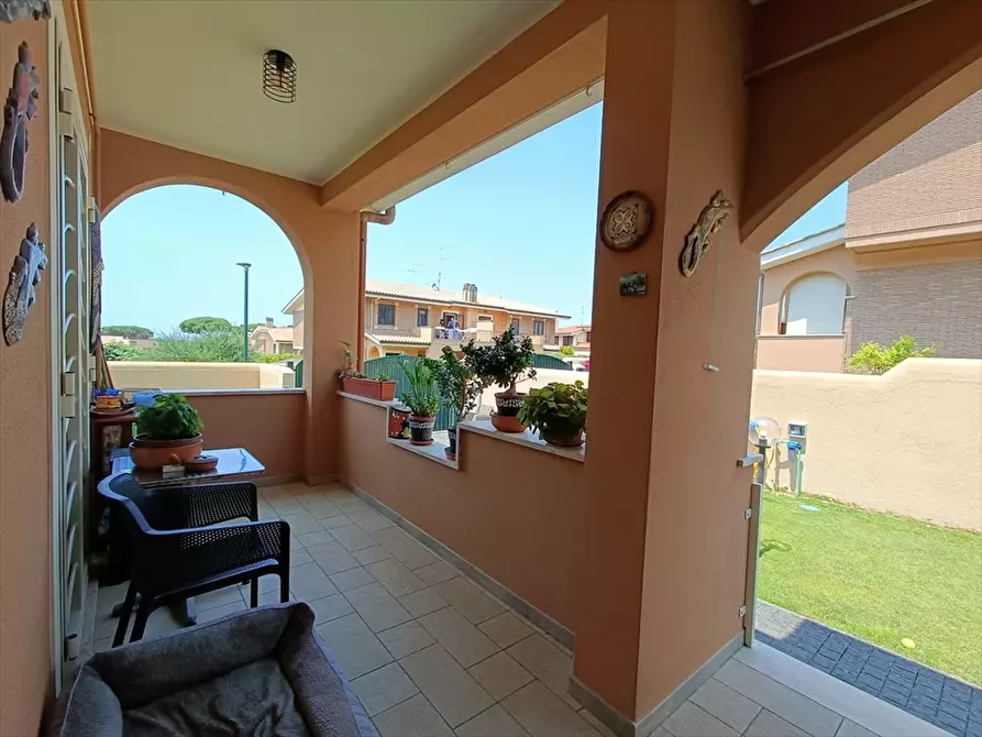 Immagine 11 di Villa in vendita  in via primiero a Anzio
