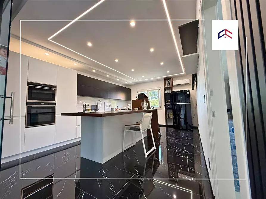 Immagine 15 di Villa in vendita  a Taranto