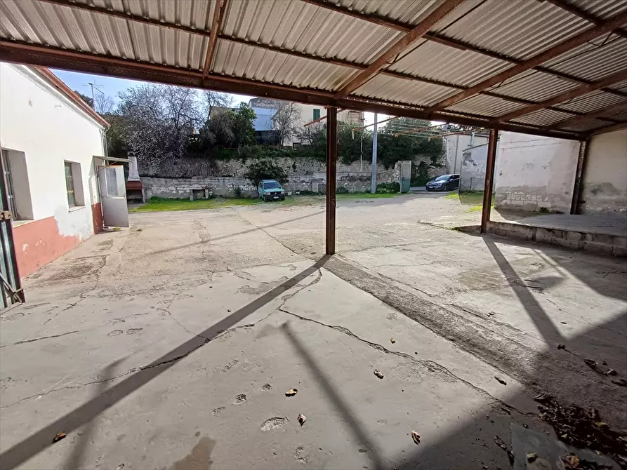 Immagine 15 di Locale commerciale in vendita  in Via Tana Di Lu Mazzoni Tronco A n. 5 a Sassari
