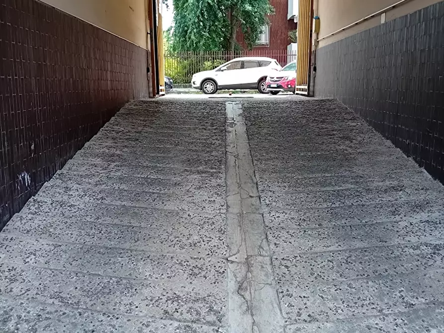 Immagine 2 di Box auto in vendita  a Milano