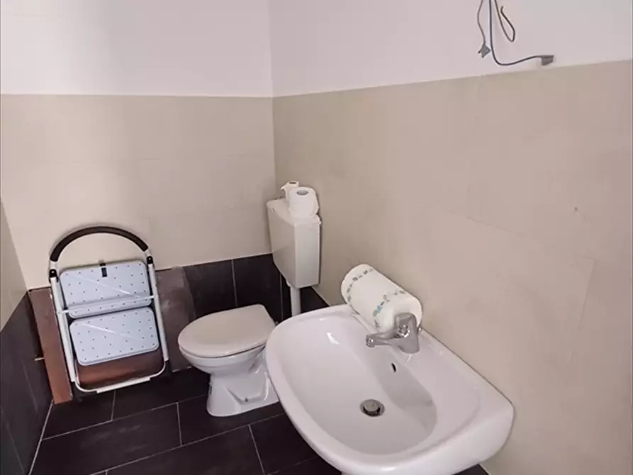 Immagine 27 di Locale commerciale in vendita  in Via Libio n. 32 a Porto Torres