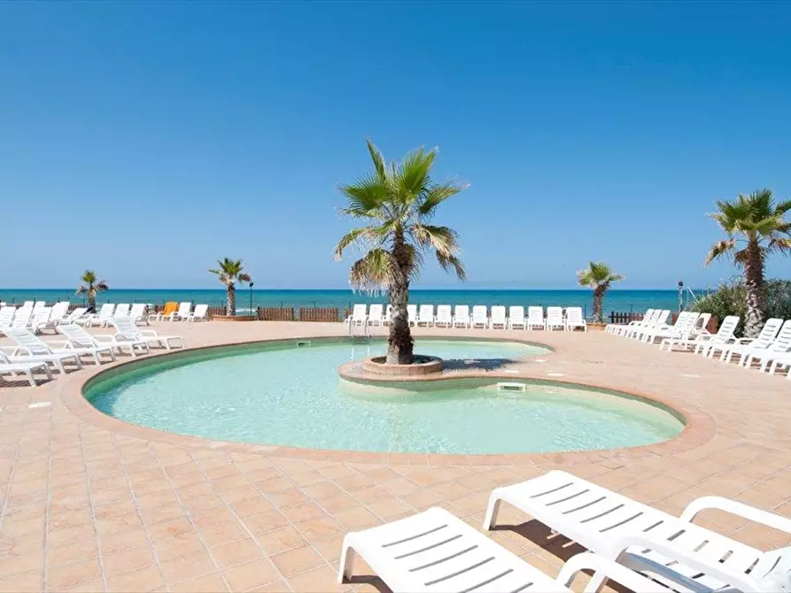 Immagine 1 di Multiproprietà in vendita  in https://www.google.com/maps/place//data=!4m2!3m1!1 a Rodi Garganico