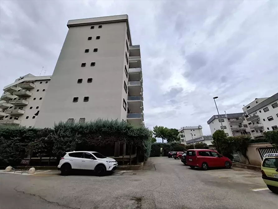Immagine 2 di Appartamento in vendita  in Via Robert Schuman, 15 a Bari