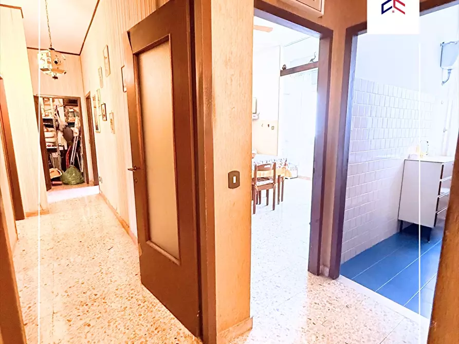Immagine 11 di Appartamento in vendita  in piazza brodolini 214 a Taranto