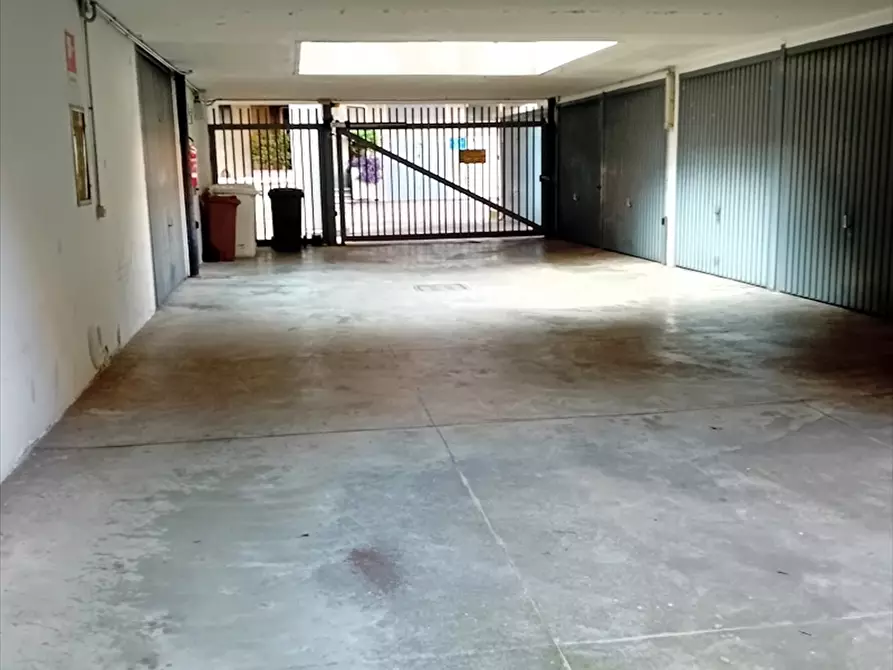 Immagine 3 di Box auto in affitto  a Milano