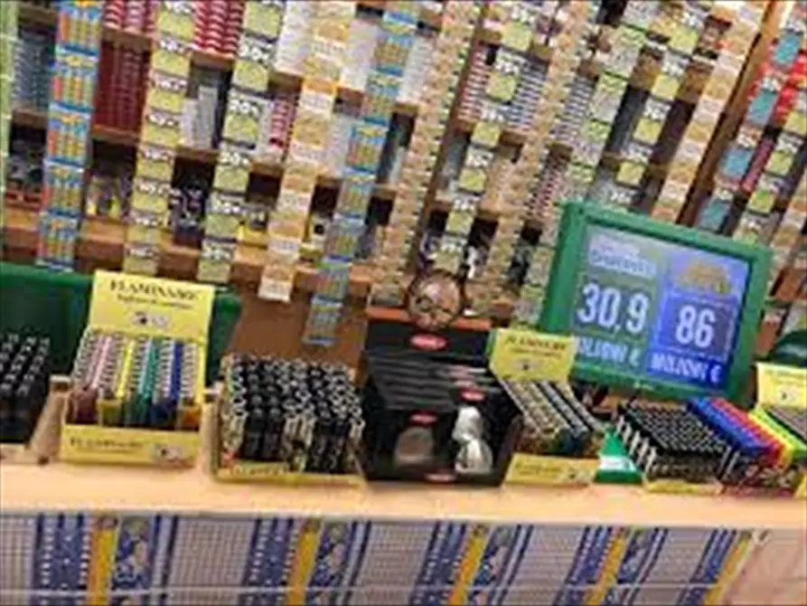 Immagine 5 di Attività commerciale in vendita  a Chieti