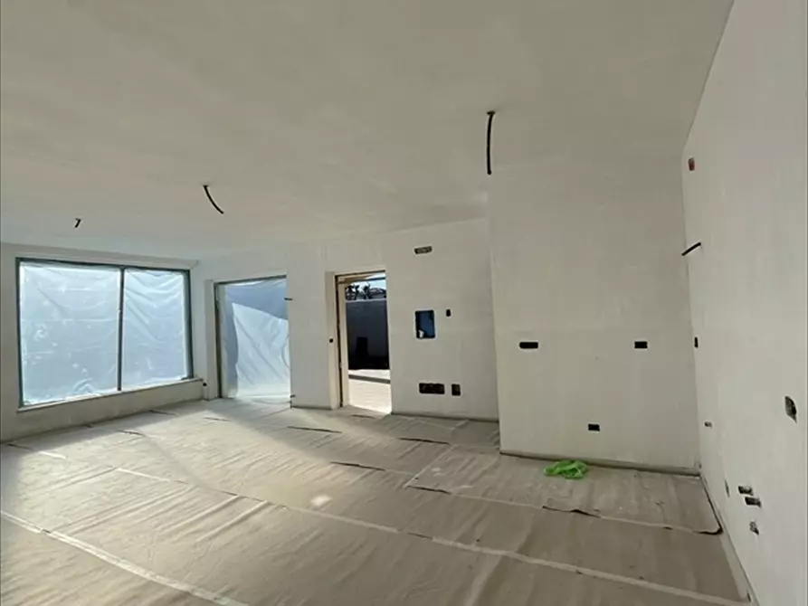 Immagine 5 di Villa in vendita  in Via del Miglioramento  a Anzio