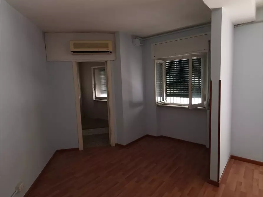 Immagine 6 di Locale commerciale in affitto  in Via Brigata Maiella a Chieti