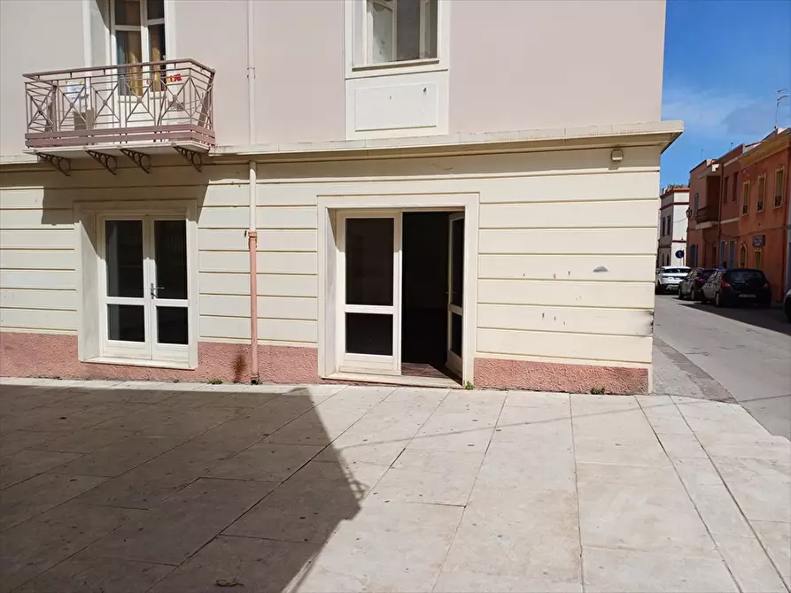 Immagine 2 di Locale commerciale in vendita  in Via Libio n. 32 a Porto Torres