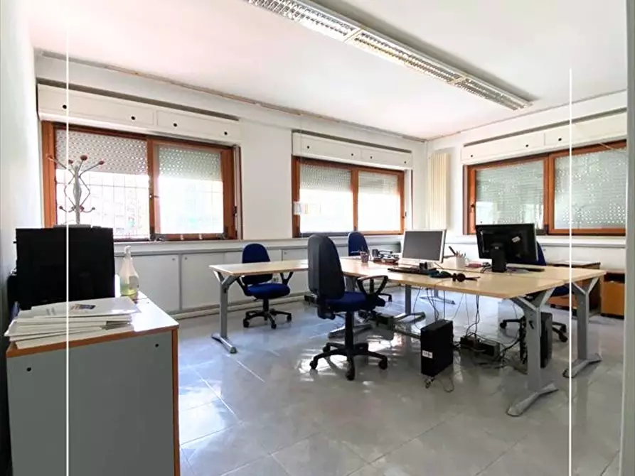 Immagine 5 di Ufficio in affitto  in via umbria 165 a Taranto