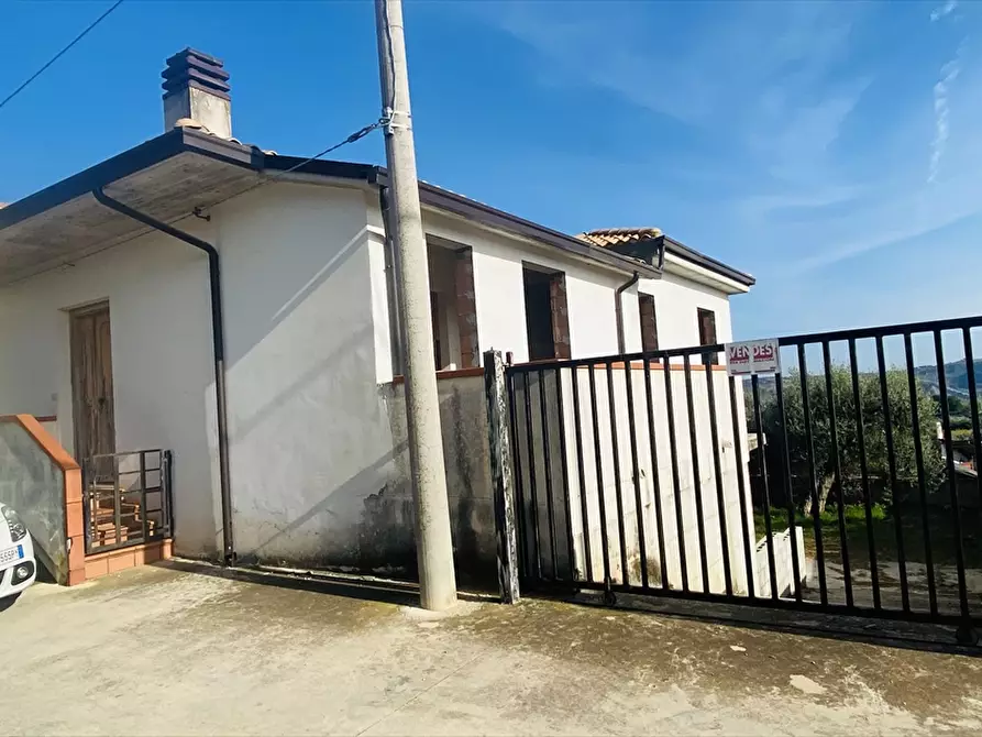 Immagine 1 di Casa indipendente in vendita  in Contrada Cerreto 200 a Miglianico