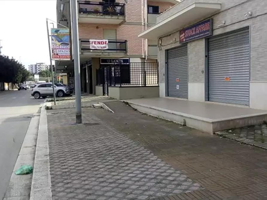 Immagine 1 di Locale commerciale in vendita  in VIALE  MARIA SS AUSILIATRICE  a Cerignola