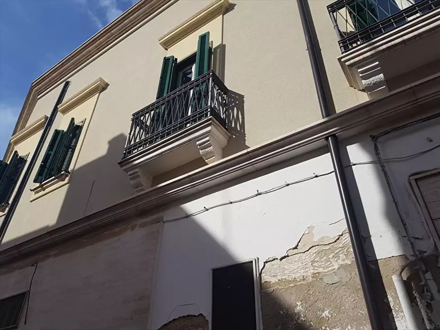 Immagine 3 di Palazzo in vendita  in Largo Fra Pantaleo a Palagiano