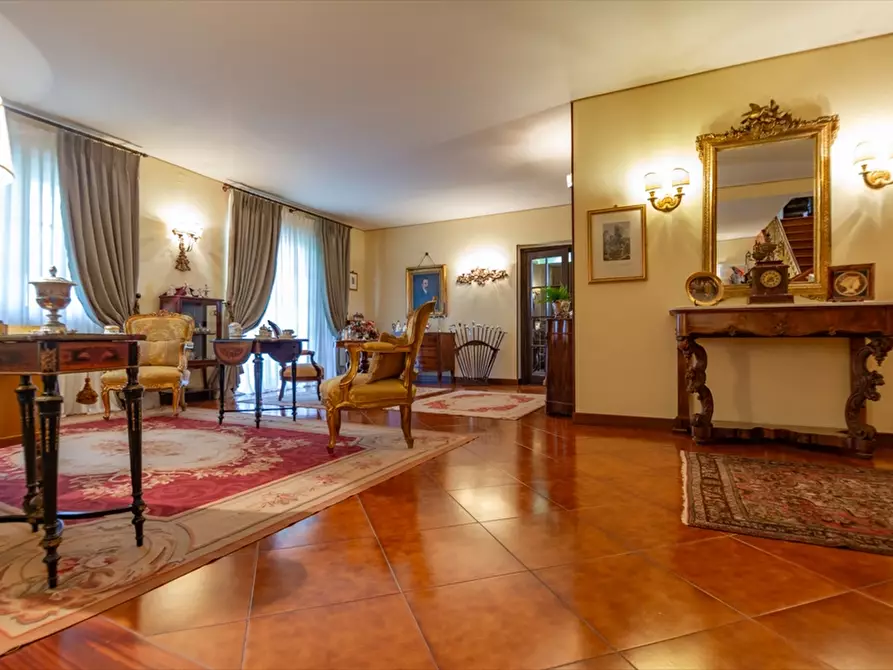 Immagine 18 di Villa in vendita  a Bucchianico