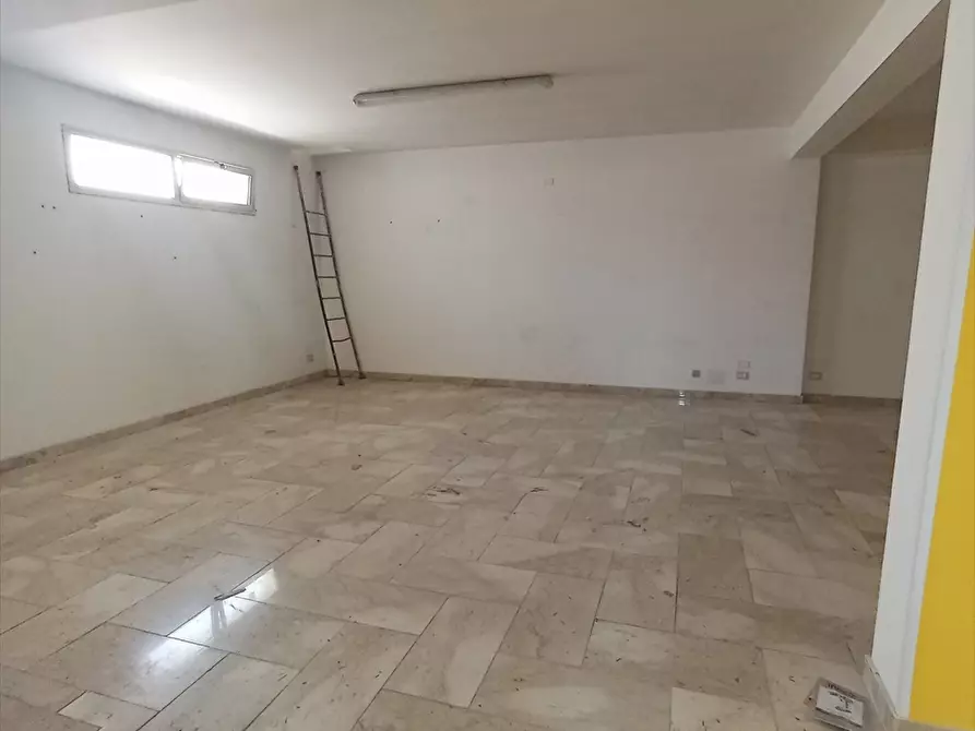 Immagine 6 di Locale commerciale in vendita  a Trapani