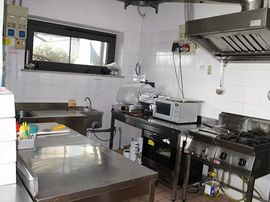 Immagine 6 di Attività commerciale in vendita  in Via Rubicone 1 a Spoltore