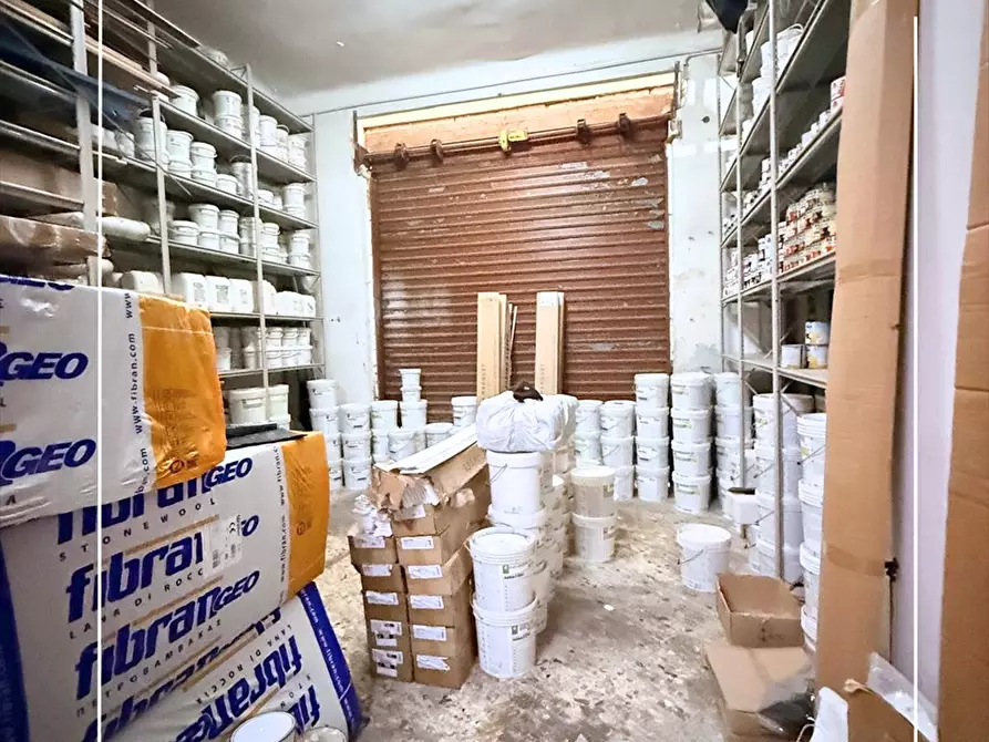Immagine 5 di Deposito in vendita  in via elio 45 a Taranto