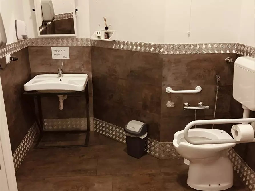 Immagine 7 di Attività commerciale in vendita  in Via Marconi a Pescara