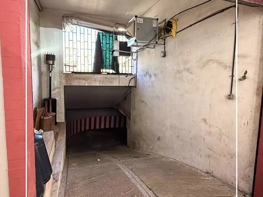 Immagine 4 di Posto auto in vendita  in VIALE TRENTINO 46 a Taranto