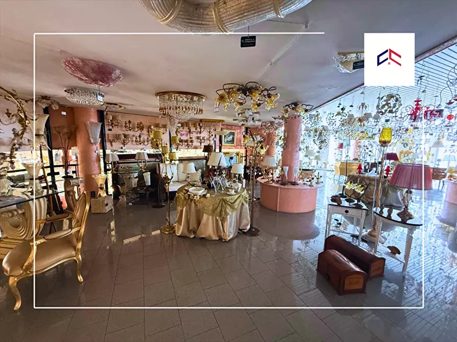 Immagine 18 di Locale commerciale in vendita  in contrada baronia a San Giorgio Ionico