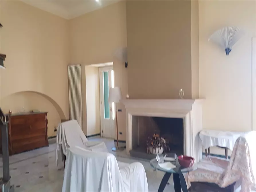 Immagine 23 di Palazzo in vendita  in Largo Fra Pantaleo a Palagiano