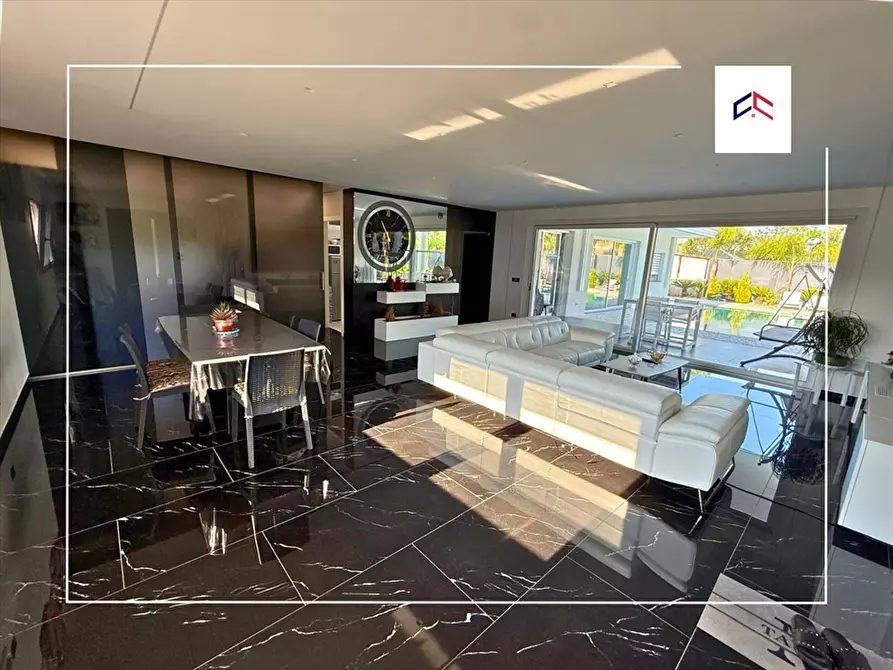 Immagine 14 di Villa in vendita  a Taranto